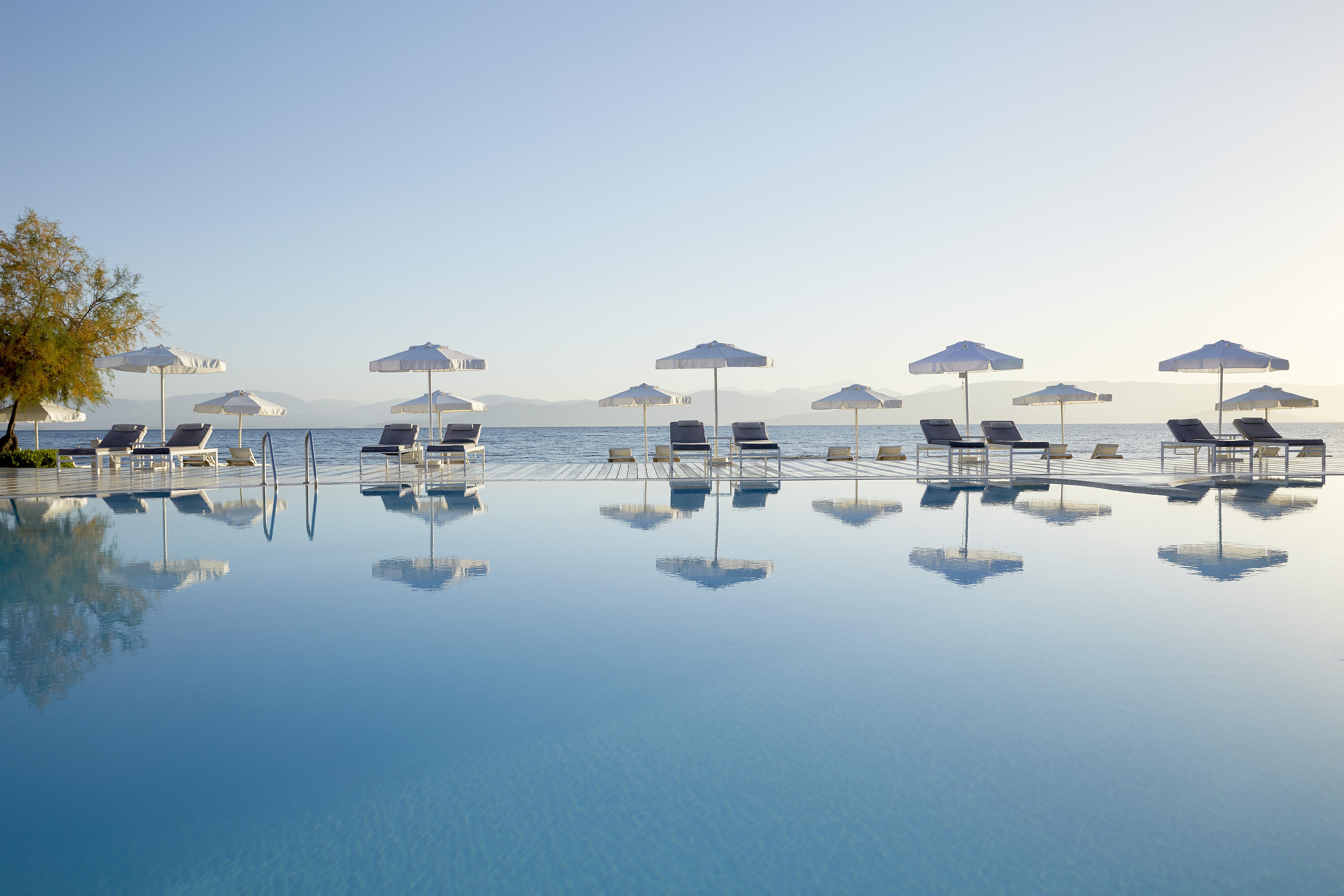 Capo Di Corfu Apart otel Kávos Dış mekan fotoğraf Infinity pool at the Grand Resort